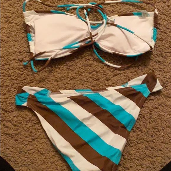 Bikini - Picture 2 of 4